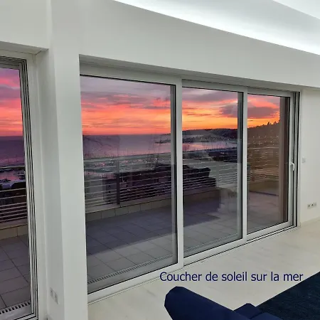 Luxurious Penthouse With Magnificent Views Over The Bay Of 10 Peoples