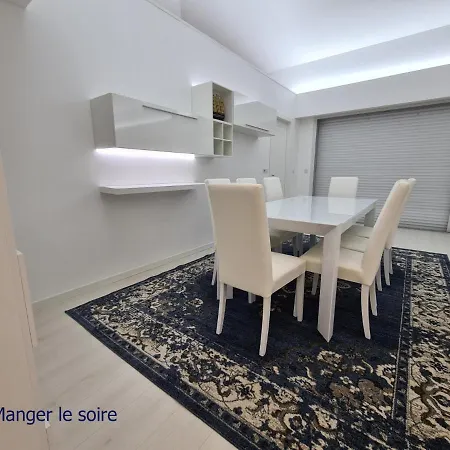 Luxurious Penthouse With Magnificent Views Over The Bay Of 10 Peoples 芒通