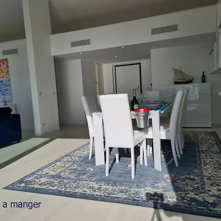 公寓 Luxurious Penthouse With Magnificent Views Over The Bay Of 10 Peoples *