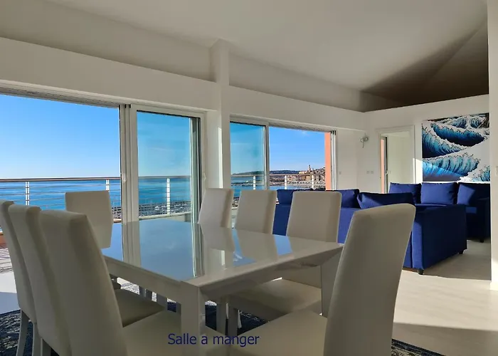 Luxurious Penthouse With Magnificent Views Over The Bay Of 10 Peoples Lejlighed Menton